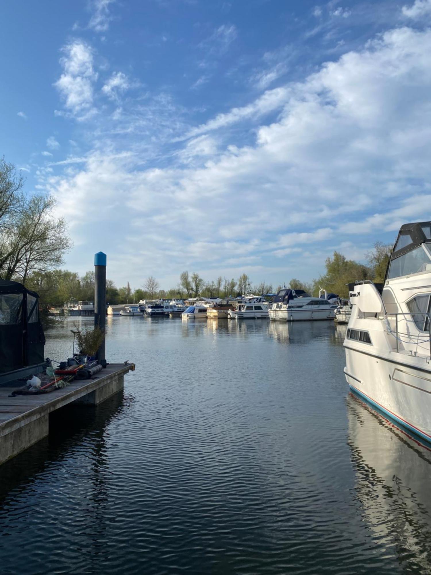 Botel The River Thames - Surrey Boat Thorpe (Surrey)