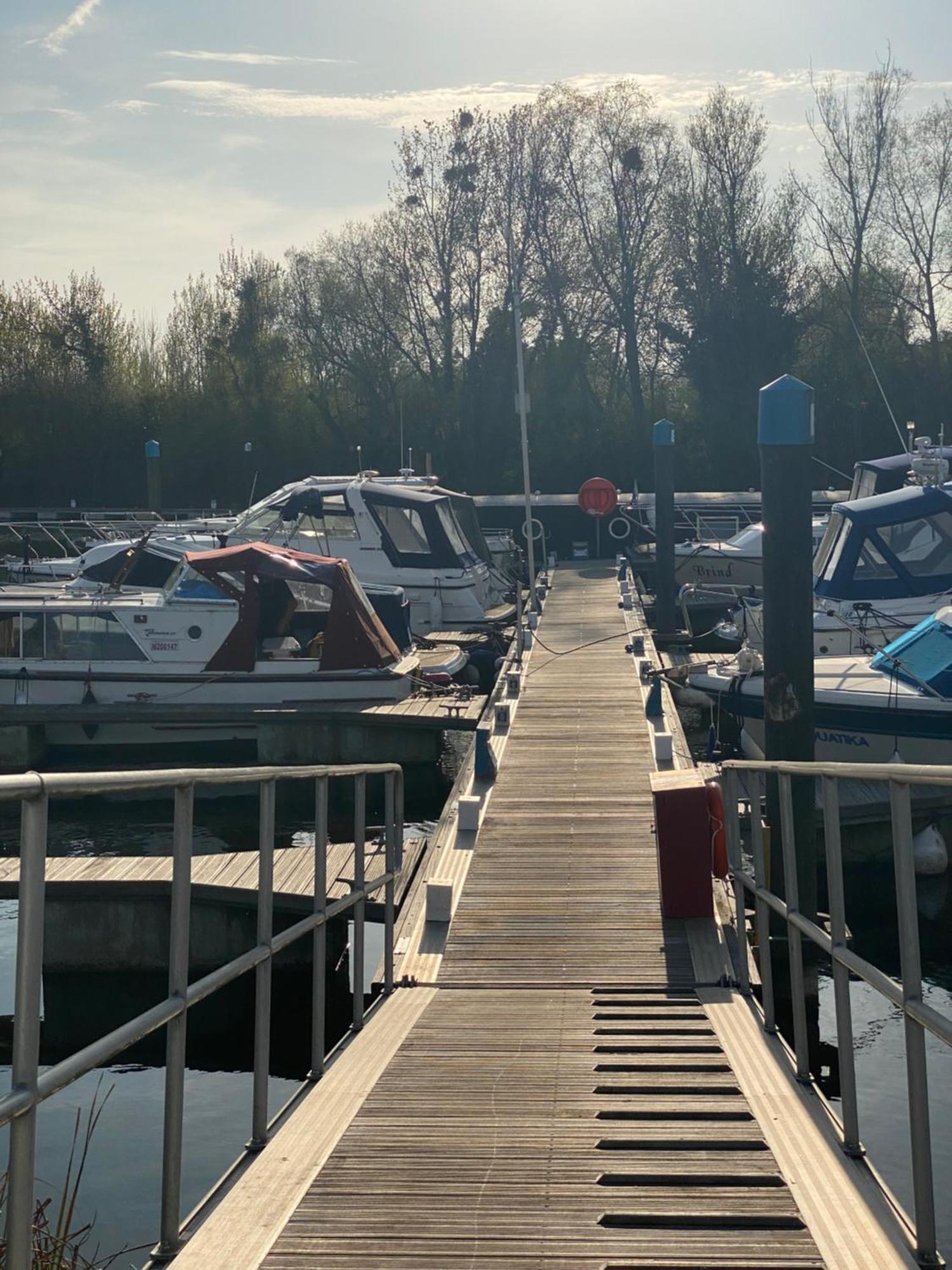 The River Thames - Surrey Boat Botel *