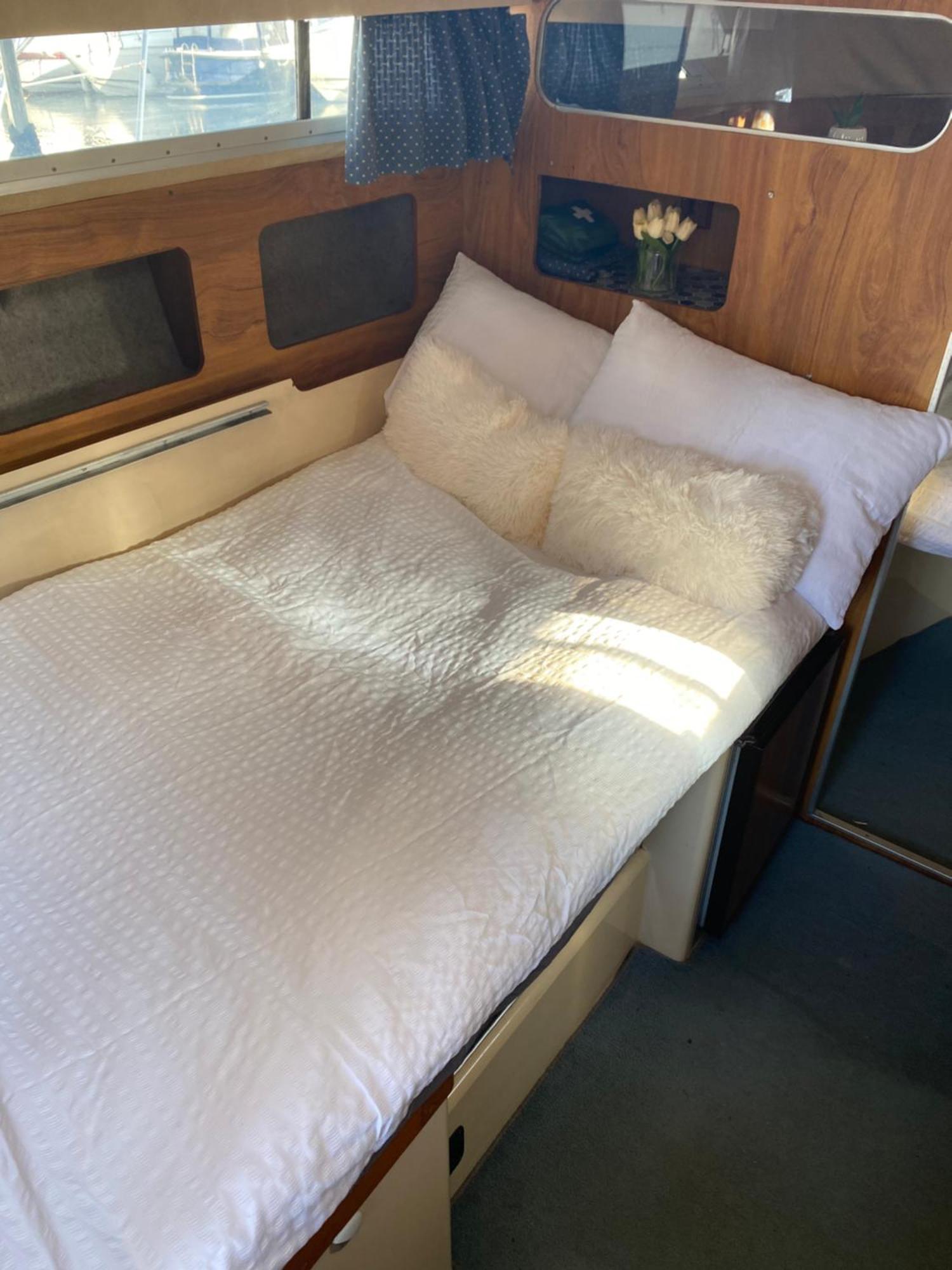 The River Thames - Surrey Boat Botel *